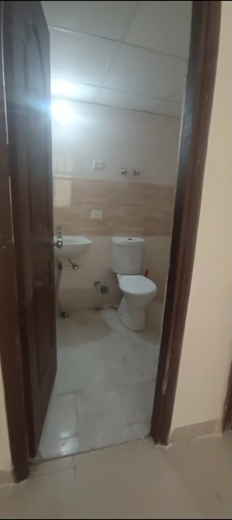 Bathroom, charms-castle 2 Bedroom 950 Sq.Ft. Apartment In Raj Nagar Extension Ghaziabad 9501795