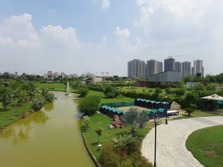 Garden, gaur-yamuna-city 2 Bedroom 1005 Sq.Ft. Apartment In Gaur Yamuna City Greater Noida 9501772