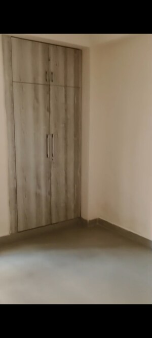 Room in 3 BHK Apartment at Supertech Ecovillage II, Sector 16b Greater Noida – for Rent