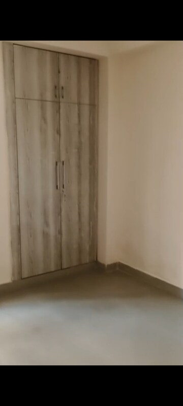 Room in 3 BHK Apartment at Supertech Ecovillage II, Sector 16b Greater Noida – for Rent