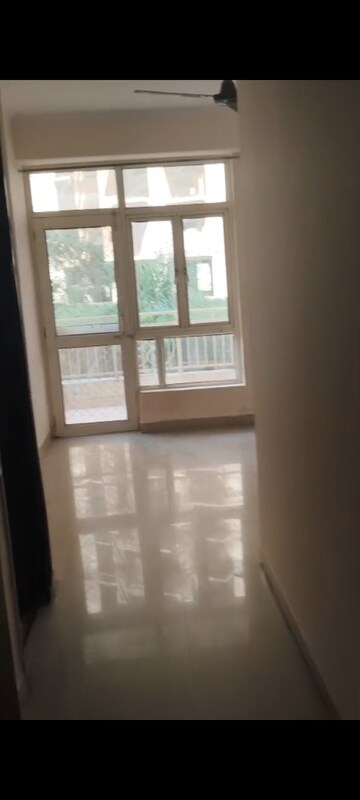 Room in 3 BHK Apartment at Supertech Ecovillage II, Sector 16b Greater Noida – for Rent