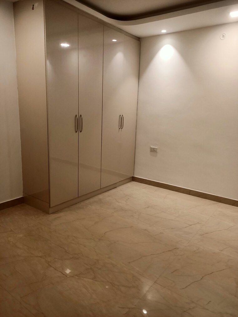 Room, sector 85 4 Bedroom 2810 Sq.Ft. Builder Floor In Sector 85 Faridabad 9503066