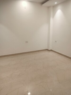 Room in 4 BHK Builder Floor at Sector 85 – for Sale