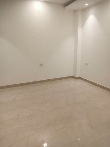 Room in 4 BHK Builder Floor at Sector 85 – for Sale