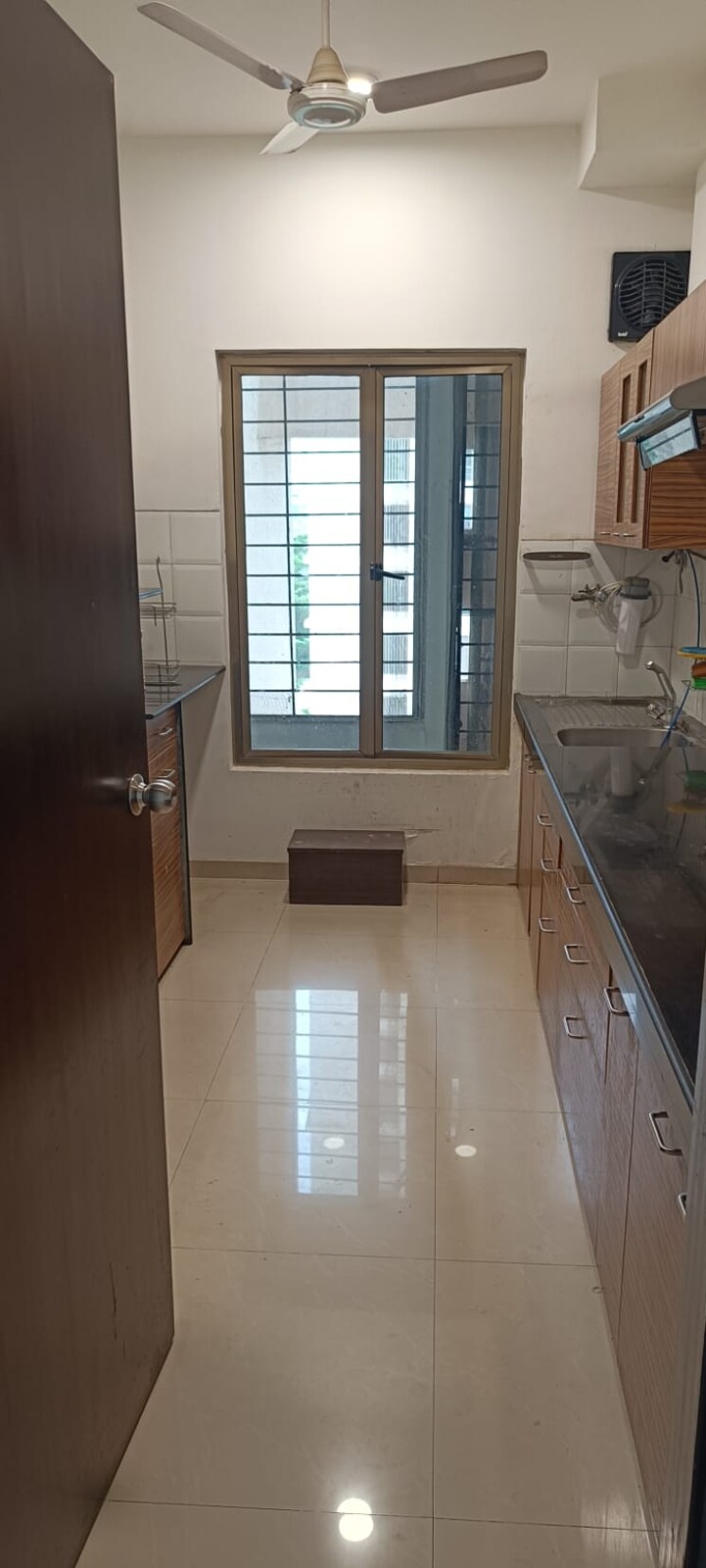Kitchen, oberoi-realty-woods 2.5 Bedroom 1400 Sq.Ft. Apartment In Goregaon East Mumbai 9501871