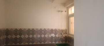 Room in 2 BHK Apartment at Signature Global Prime, Sector 63a – for Rent