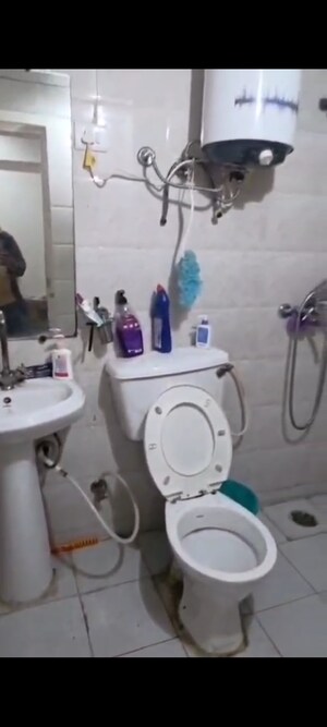 Master Bedroom in 2.5 BHK Apartment at Gaur City 6th Avenue, Sector 4 Greater Noida – for Rent