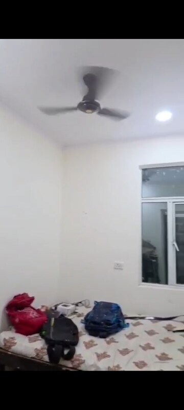 Furnished Amenities in 2.5 BHK Apartment at Gaur City 6th Avenue, Sector 4 Greater Noida – for Rent