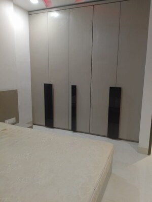 Room in 2 BHK Apartment at Oshiwara Mhada, Andheri West – for Rent