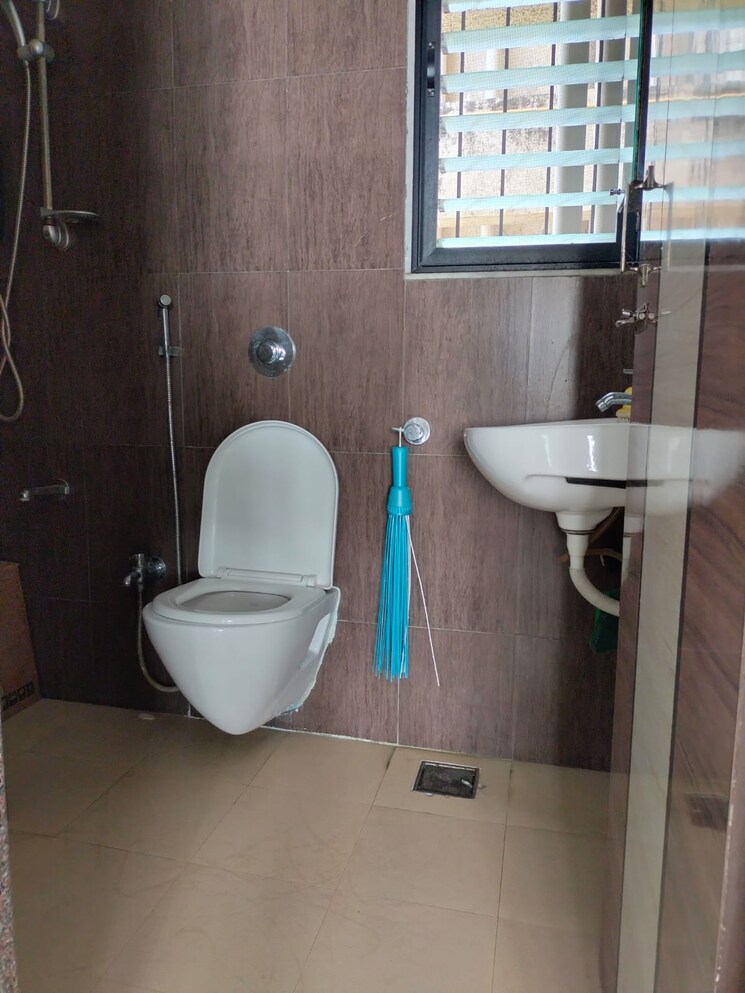 Bathroom, raunak-unnathi-woods 2 Bedroom 660 Sq.Ft. Apartment In Ghodbunder Road Thane 9502028