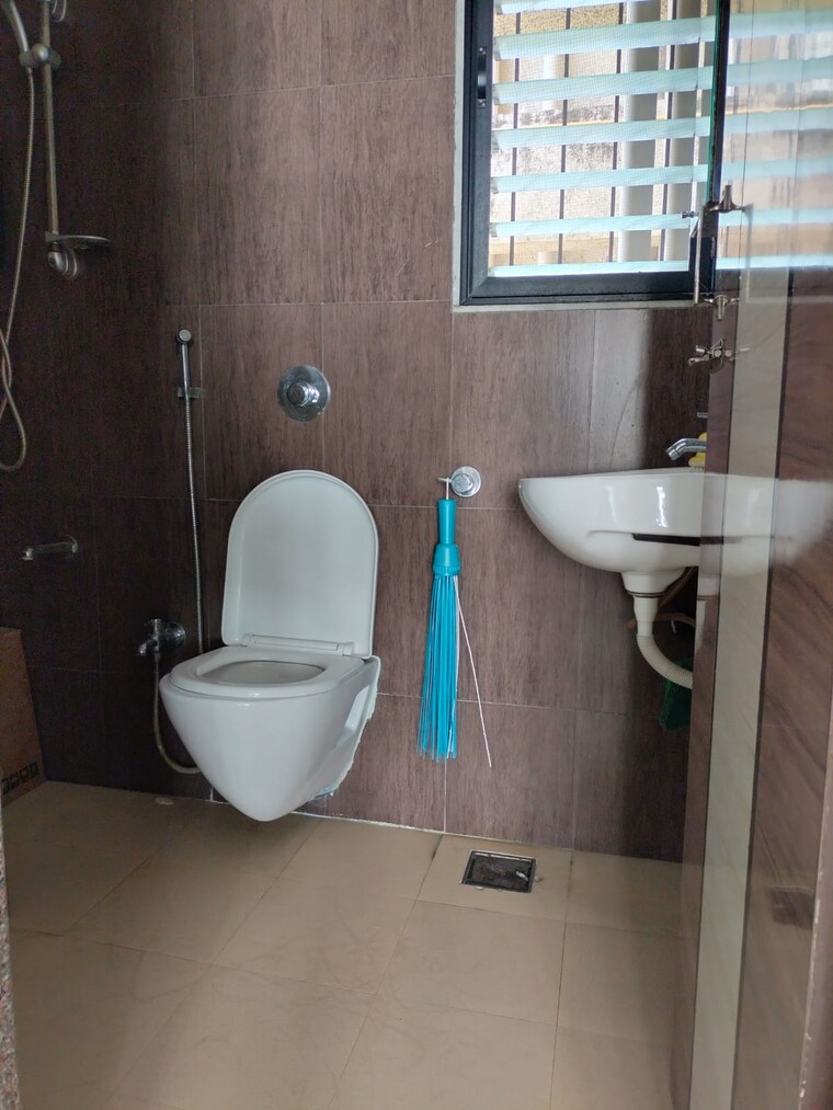 Bathroom, raunak-unnathi-woods 2 Bedroom 660 Sq.Ft. Apartment In Ghodbunder Road Thane 9502028