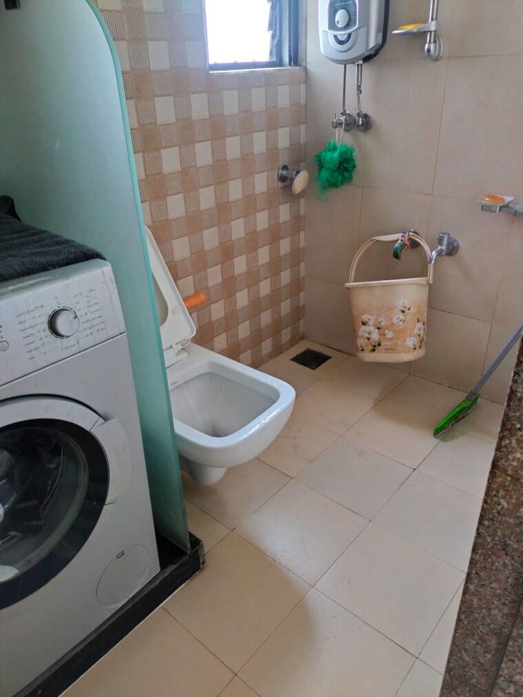 Bathroom, raunak-unnathi-woods 2 Bedroom 660 Sq.Ft. Apartment In Ghodbunder Road Thane 9502028