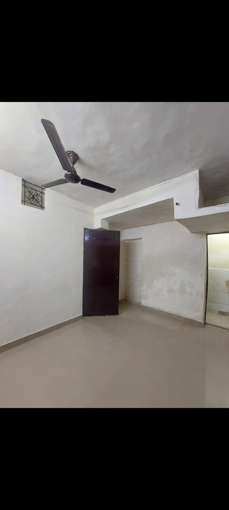 Room, shanti-bhawan 1 Bedroom 400 Sq.Ft. Apartment In Sarita Vihar Delhi 9502039
