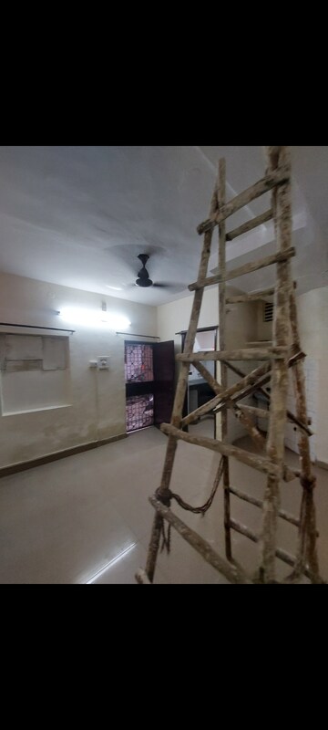 Room in 1 BHK Apartment at Shanti Bhawan, Sarita Vihar – for Rent