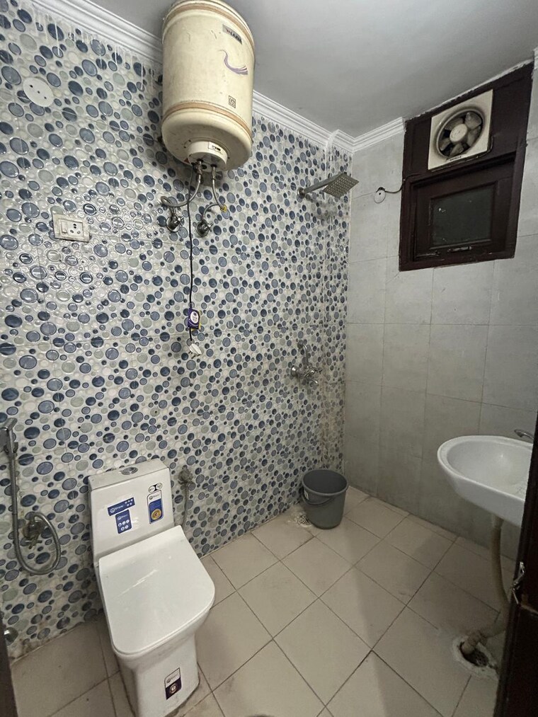 Bathroom, saket 4 Bedroom 1800 Sq.Ft. Builder Floor In Saket Delhi 9502064