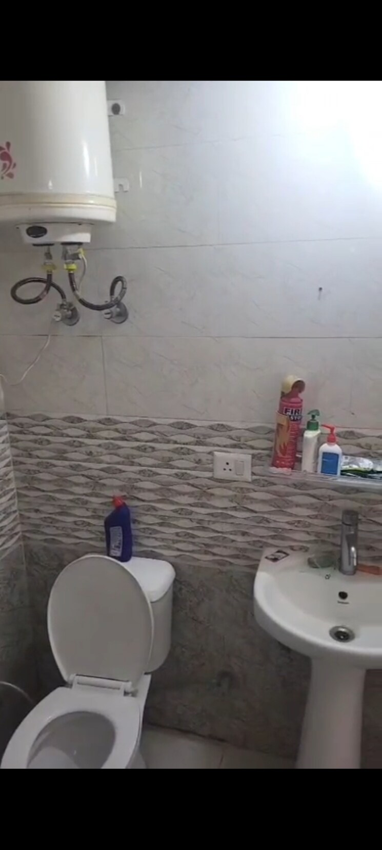Bathroom, saviour-green-arch 3 Bedroom 1530 Sq.Ft. Apartment In Tech Zone 4 Greater Noida Greater Noida 9502109