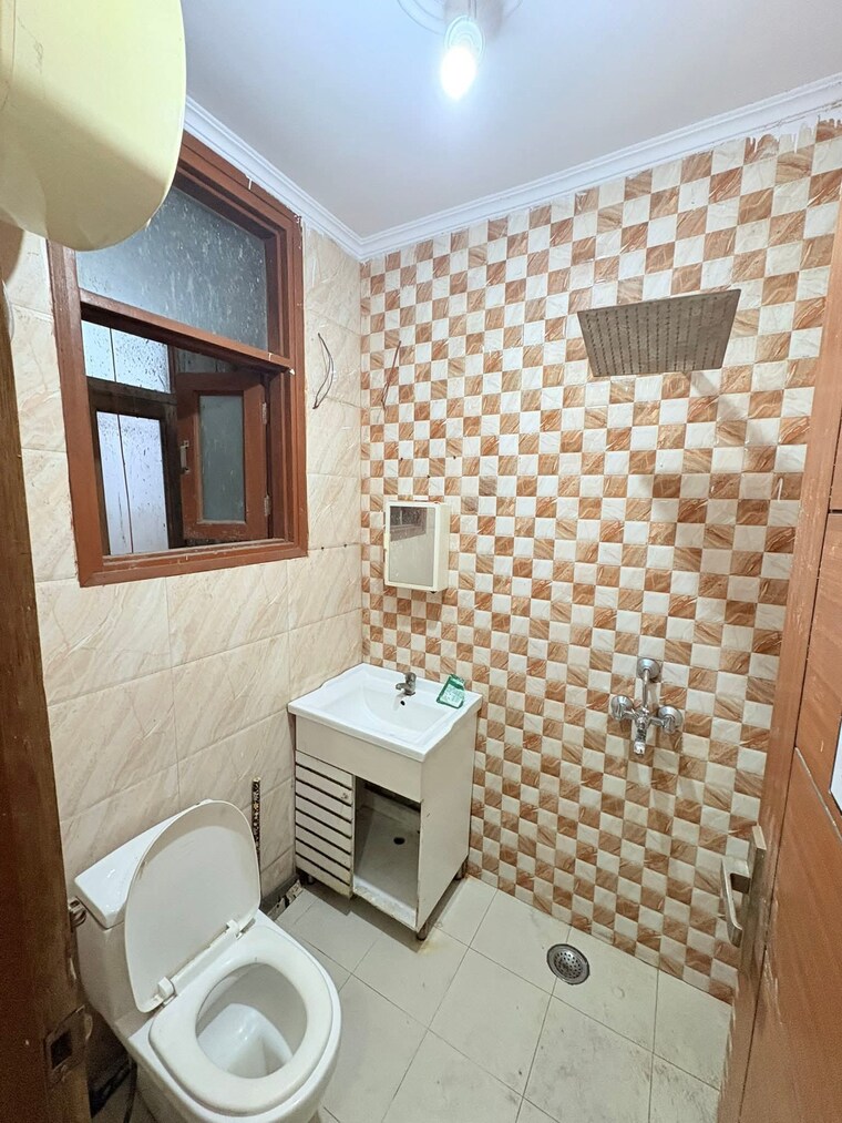 Bathroom, chattarpur 1 Bedroom 450 Sq.Ft. Builder Floor In Chattarpur Delhi 9502135