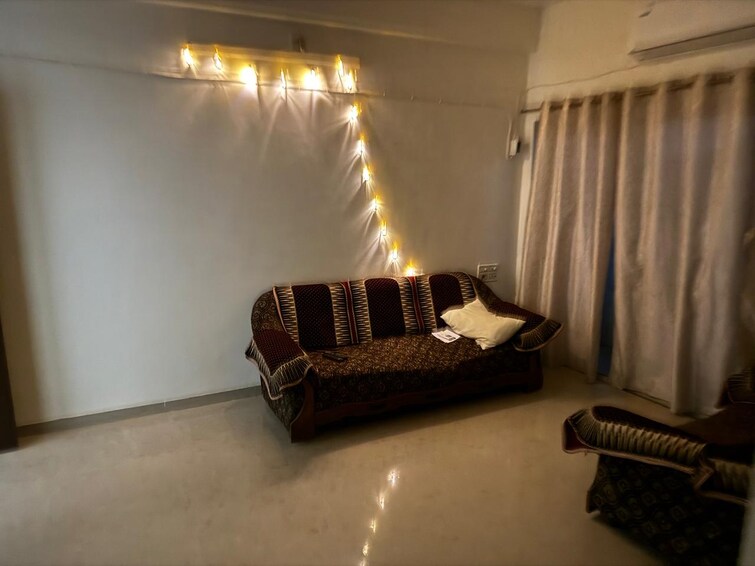 Cover Image, new cg road 2 Bedroom 130 Sq.Yd. Apartment In New Cg Road Ahmedabad 9502146