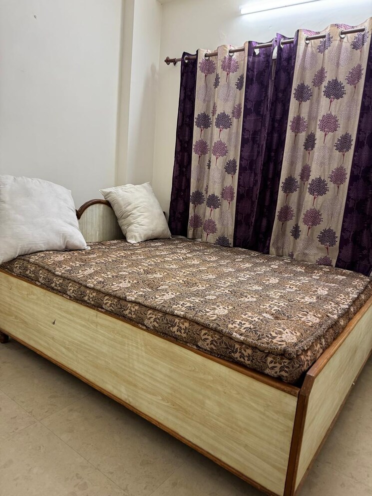 Bedroom, new cg road 2 Bedroom 130 Sq.Yd. Apartment In New Cg Road Ahmedabad 9502146