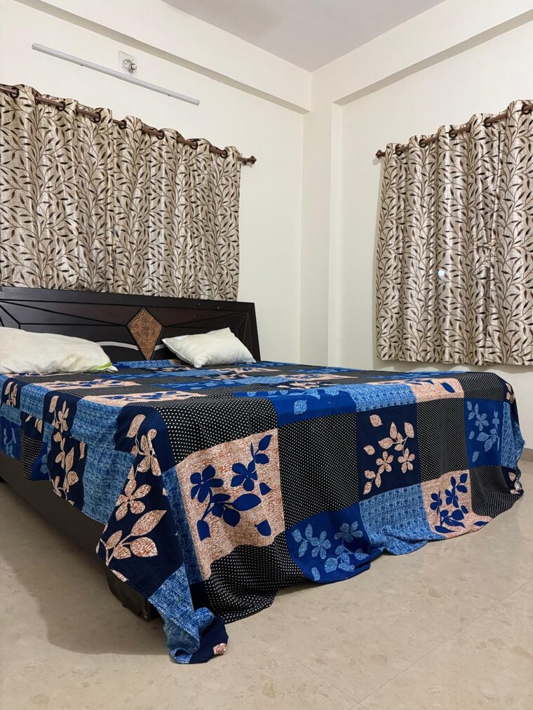 Bedroom, new cg road 2 Bedroom 130 Sq.Yd. Apartment In New Cg Road Ahmedabad 9502146