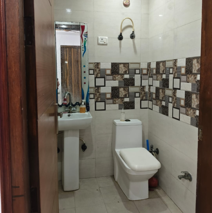 Bathroom, shakti khand 2 2 Bedroom 1000 Sq.Ft. Builder Floor In Shakti Khand 2 Ghaziabad 9502352