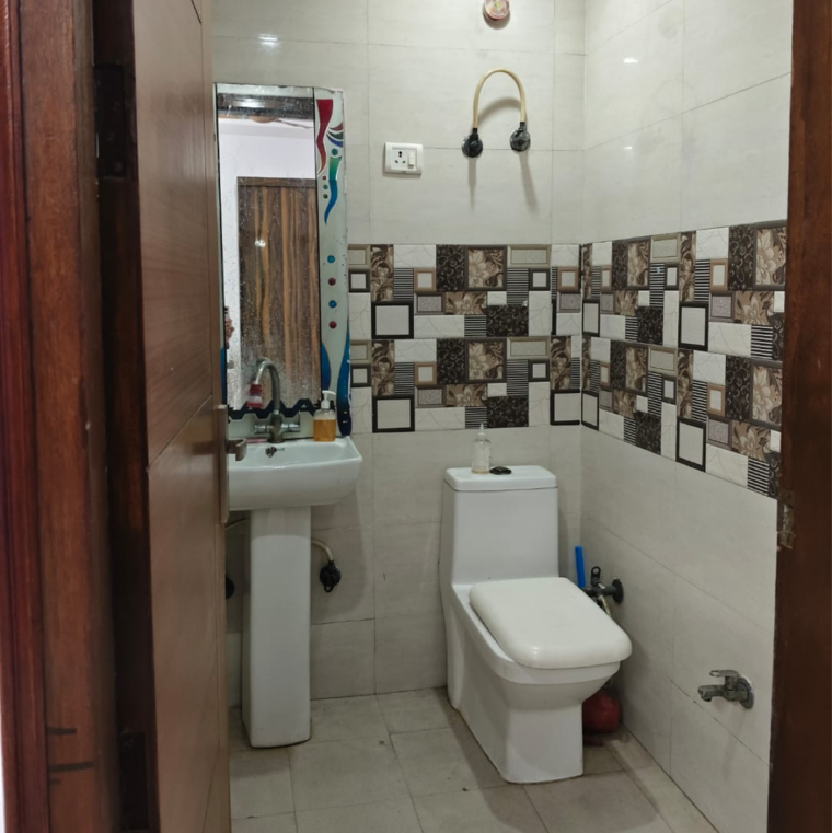 Bathroom, shakti khand 2 2 Bedroom 1000 Sq.Ft. Builder Floor In Shakti Khand 2 Ghaziabad 9502352