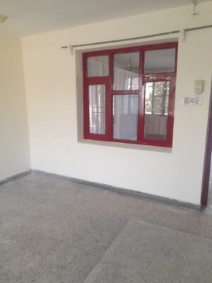 Room in 2 BHK Builder Floor at Sector 10 – for Rent