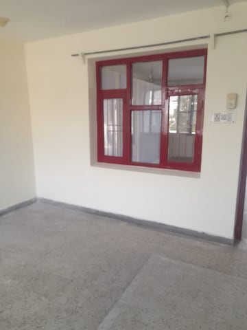 Room in 2 BHK Builder Floor at Sector 10 – for Rent