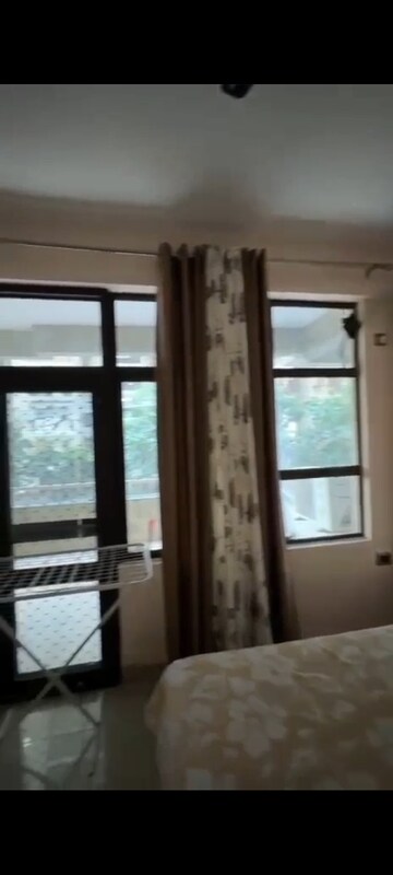 Room in 3 BHK Apartment at AIG Park Avenue, Sector 4 Greater Noida – for Rent