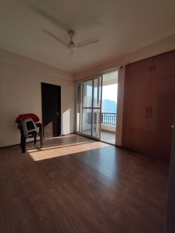 Room in 4 BHK Apartment at Omkar Royal Nest, Tech Zone 4 Greater Noida – for Rent