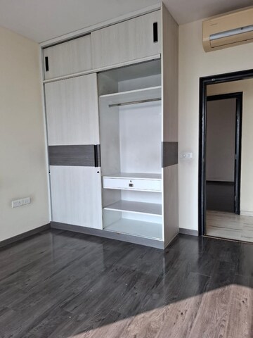 Room in 3.5 BHK Apartment at Tata Primanti-Tower Residences, Sector 72 – for Sale