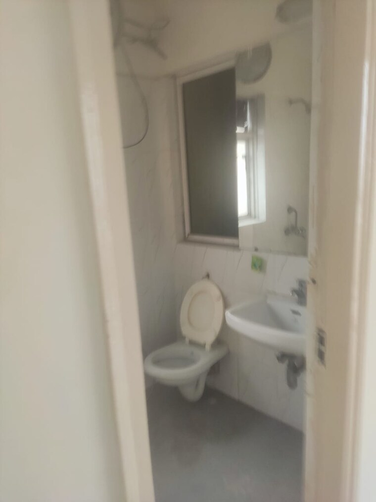 Bathroom, dlf-regency-park-i 2 Bedroom 1150 Sq.Ft. Apartment In Dlf Phase iv Gurgaon 9502407