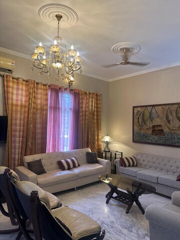 Living Room in 3 BHK Builder Floor at Sector 36 – for Rent