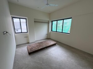 Room in 2.5 BHK Apartment at Raheja Heaven, Juhu – for Rent