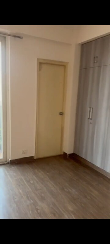 Room in 3 BHK Apartment at Spring Meadows, Tech Zone 4 Greater Noida – for Rent