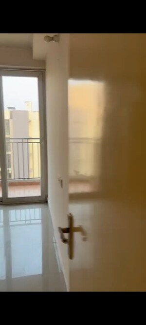 Bathroom in 3 BHK Apartment at Spring Meadows, Tech Zone 4 Greater Noida – for Rent