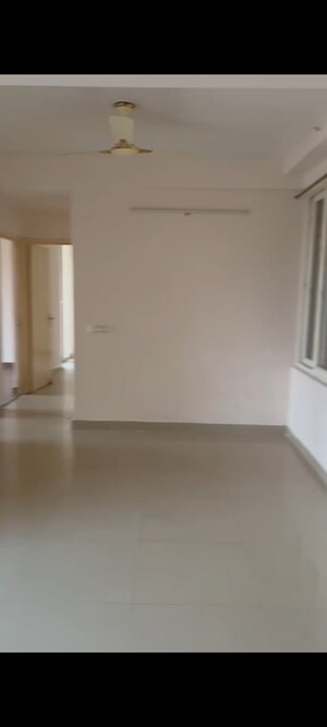 Room in 3 BHK Apartment at Spring Meadows, Tech Zone 4 Greater Noida – for Rent