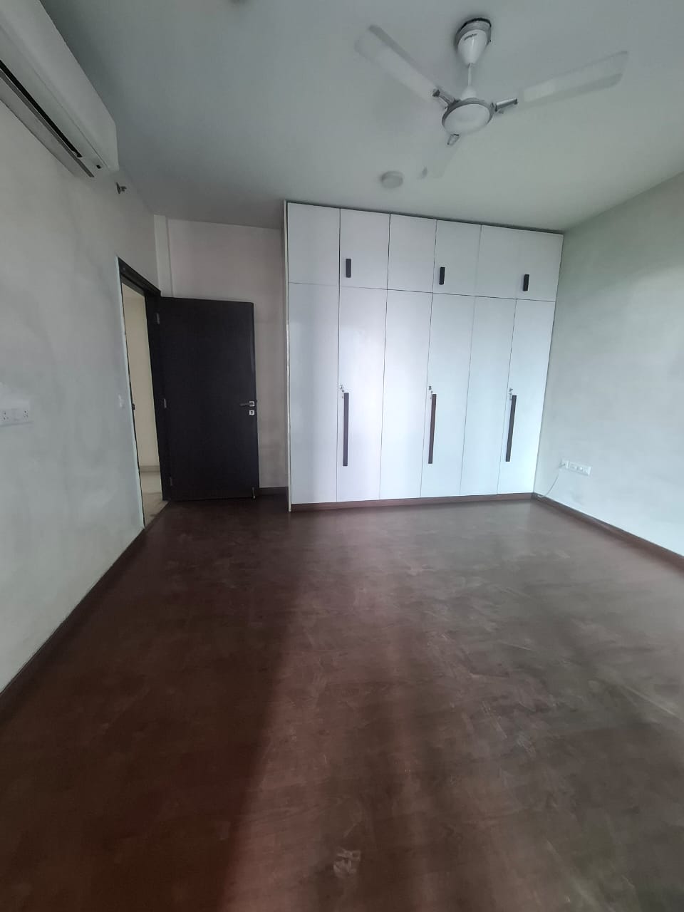 3.5 BHK + Servant Room Apartment For Sale in Tata Primanti-Tower Residences