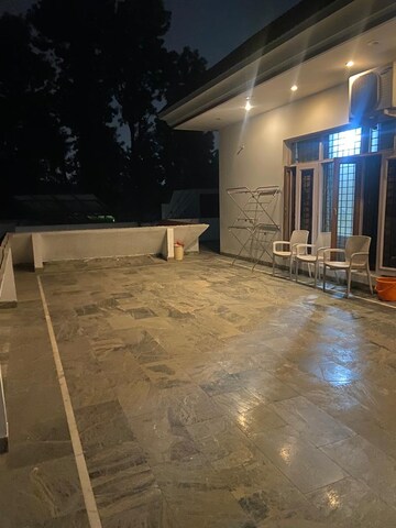 Parking in 2 BHK Builder Floor at Sector 36 – for Rent