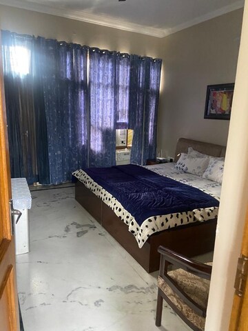 Bedroom in 2 BHK Builder Floor at Sector 36 – for Rent