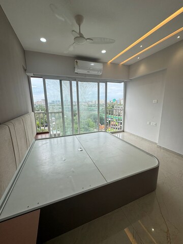 Bedroom in 2.5 BHK Apartment at Sindhi Society, Chembur – for Rent