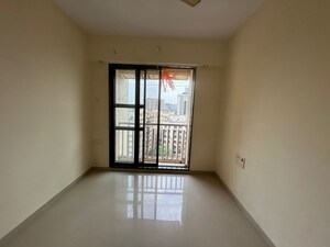 Room in 3 BHK Apartment at Soham Tropical Lagoon, Ghodbunder Road – for Rent