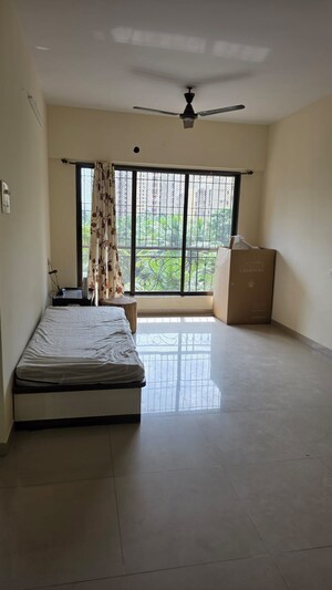 Room in 3 BHK Apartment at Haware Dahlia, Kasarvadavali – for Rent