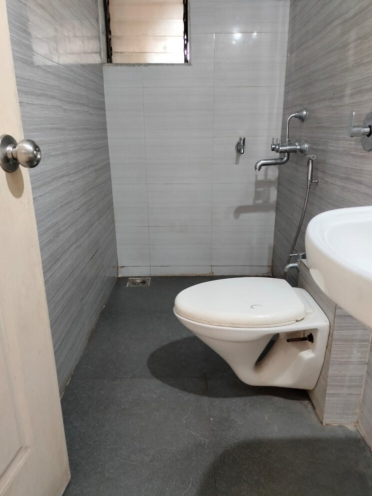 Attached Bathroom, cosmos-jewels 2 Bedroom 700 Sq.Ft. Apartment In Ghodbunder Road Thane 9502756