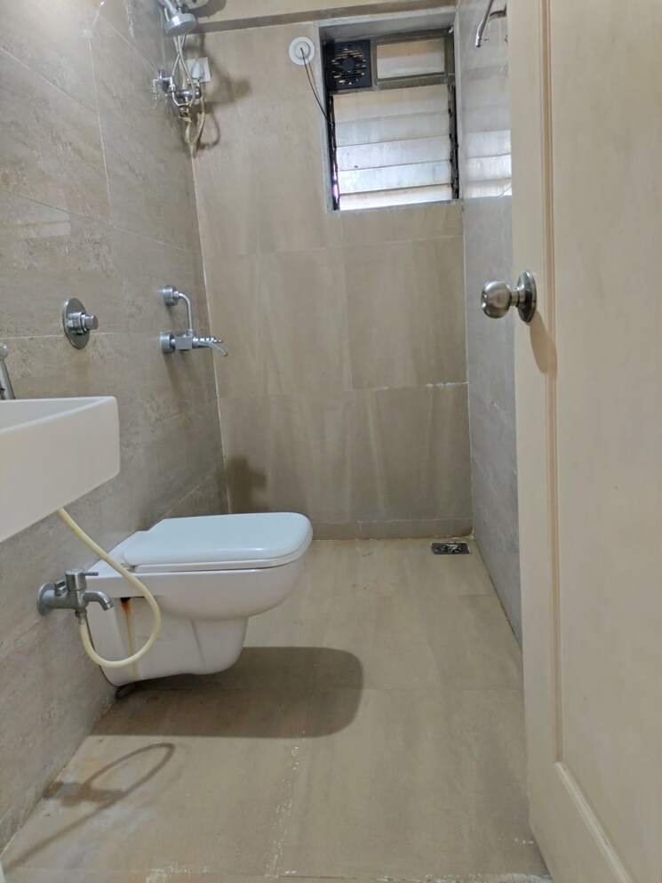 Bathroom, cosmos-jewels 2 Bedroom 700 Sq.Ft. Apartment In Ghodbunder Road Thane 9502756