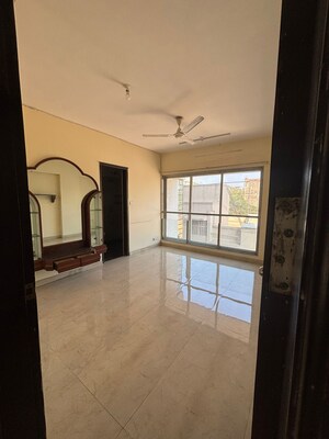 Living Room in 2 BHK Apartment at Chembur – for Rent