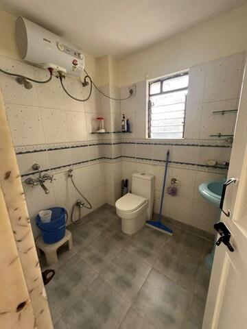 Team Area in 2 BHK Apartment at Signature Global Orchard Avenue, Sector 93 – for Rent