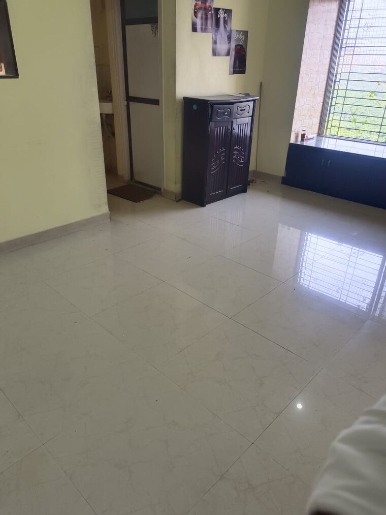 Room, ravi-estate 1 Bedroom 500 Sq.Ft. Apartment In Pokhran Road No One Thane 9502781