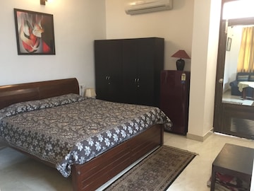 Bedroom in 3 BHK Builder Floor at Sector 47 – for Rent