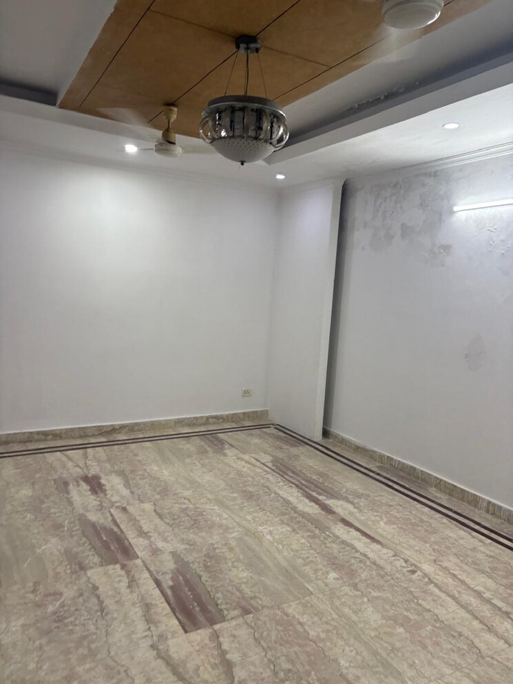 Room, sector 47 3 Bedroom 200 Sq.Mt. Builder Floor In Sector 47 Noida 9502813